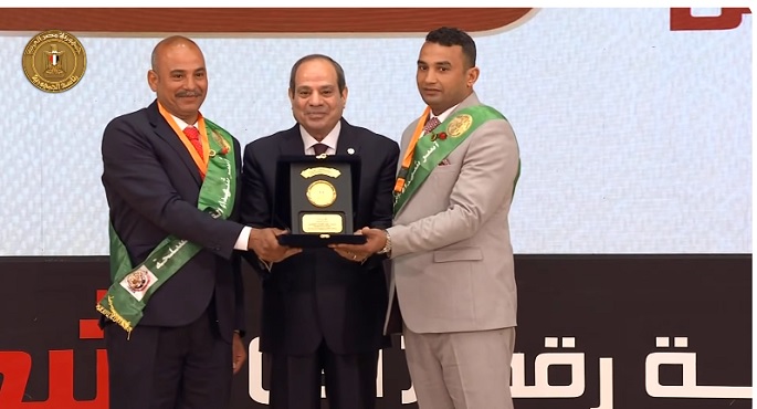 بالفيديو.. الرئيس السيسى يكرم أسر الشهداء والمصابين بالندوة التثقيفية الـ41 بمناسبة يوم الشهيد