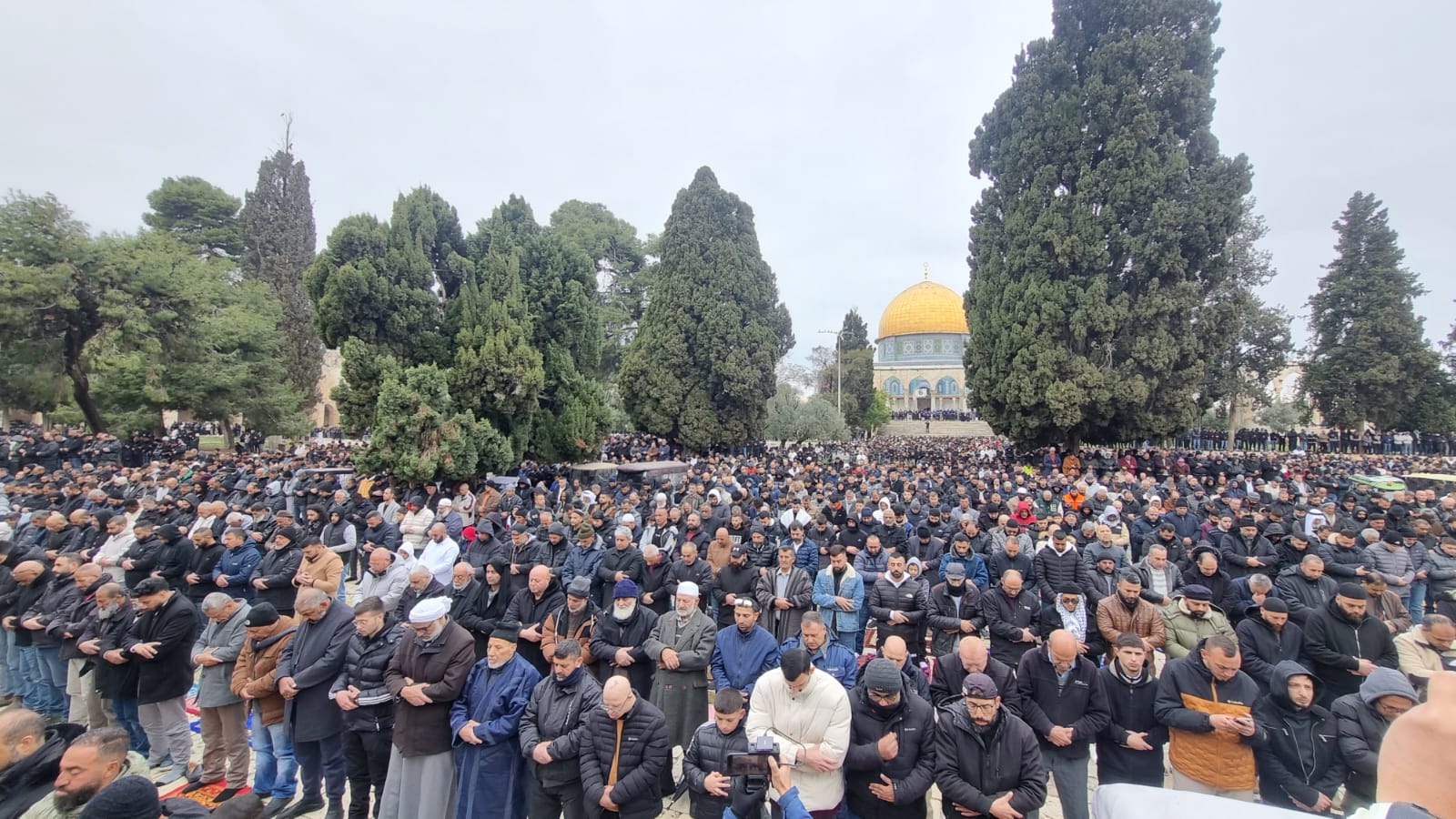 75 الفا يؤدون الجمعة الأخيرة من رمضان فى المسجد الأقصى