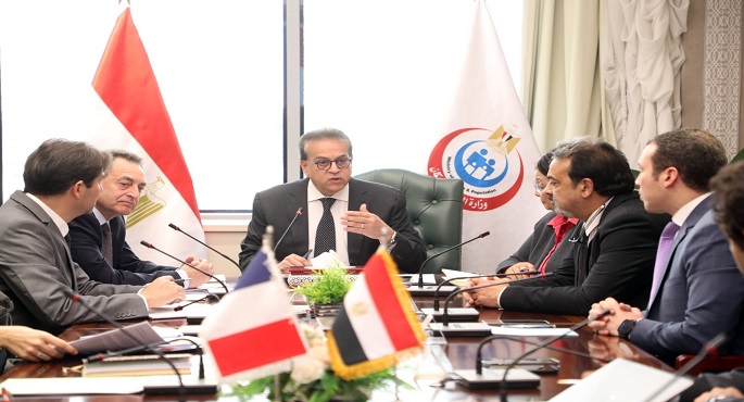 وزير الصحة يبحث مع السفير الفرنسى بالقاهرة سبل التعاون فى مجال الرعاية الصحية
