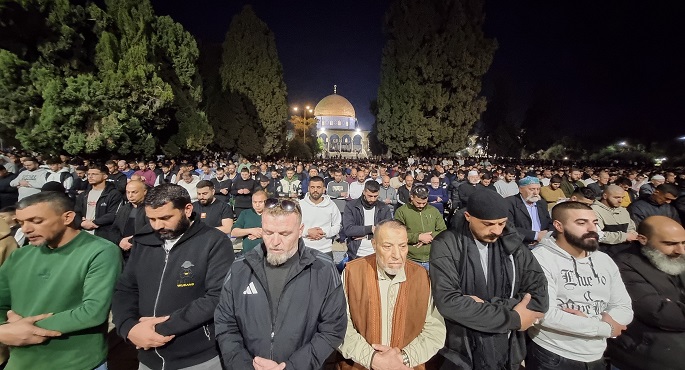 100 ألف يؤدون صلاتى العشاء والتراويح فى المسجد الأقصى