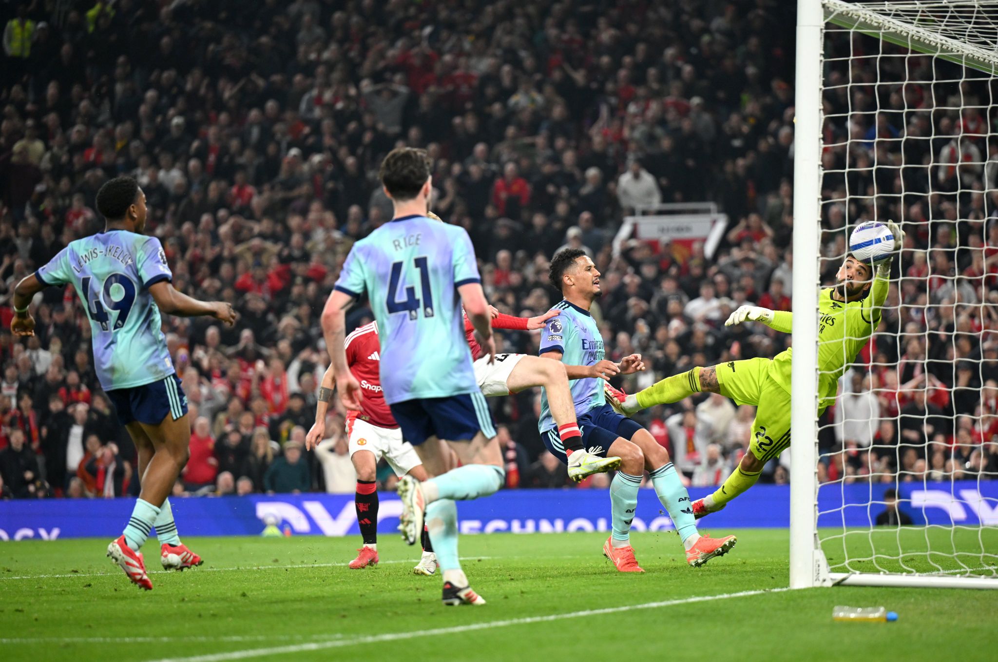 أرسنال يتعادل مع مانشستر يونايتد (1-1) في بالدوري الإنجليزي