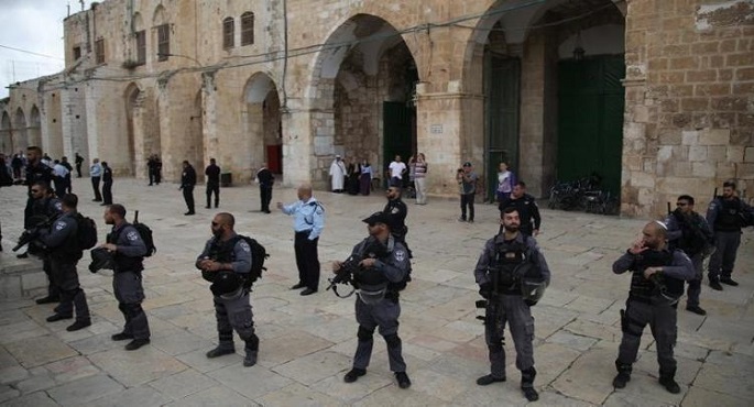 الاحتلال يحرم آلاف الفلسطينيين من الوصول إلى القدس لإحياء ليلة القدر بالمسجد الأقصى