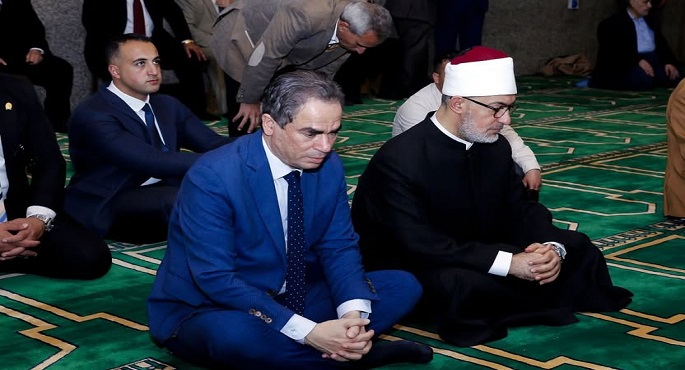 الشيخ أحمد نعينع يؤم الصلاة بحضور مفتي الجمهورية من مسجد الإمام الليث بالتليفزيون المصري
