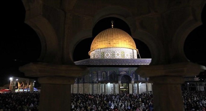 130 ألف مصل فلسطينى يؤدون العشاء والتراويح فى المسجد الأقصى