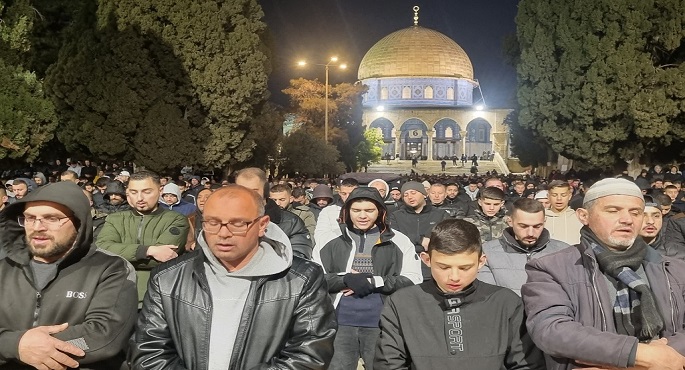 60 ألفا يؤدون صلاتى العشاء والتراويح في رحاب المسجد الأقصى المبارك