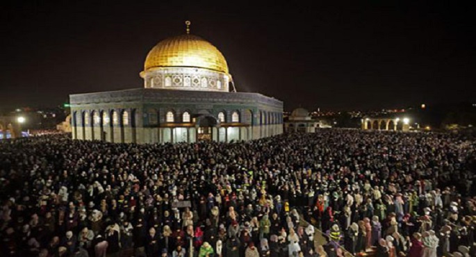 85 ألف مصل فلسطينى يؤدون العشاء والتراويح فى المسجد الأقصى
