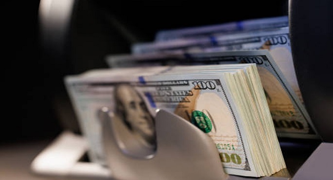 شركة خدمات مالية أمريكية تودع 81 تريليون دولار فى حساب أحد العملاء بالخطأ