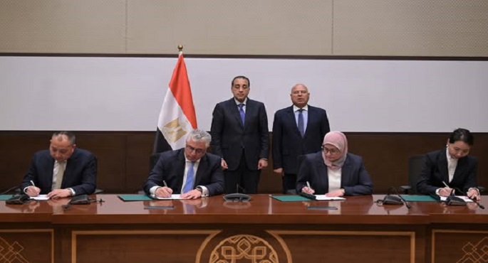 بالصور.. مدبولي يشهد توقيع عقد مجمع صناعات معدنية داخل “اقتصادية قناة السويس” بـ 1.65 مليار دولار
