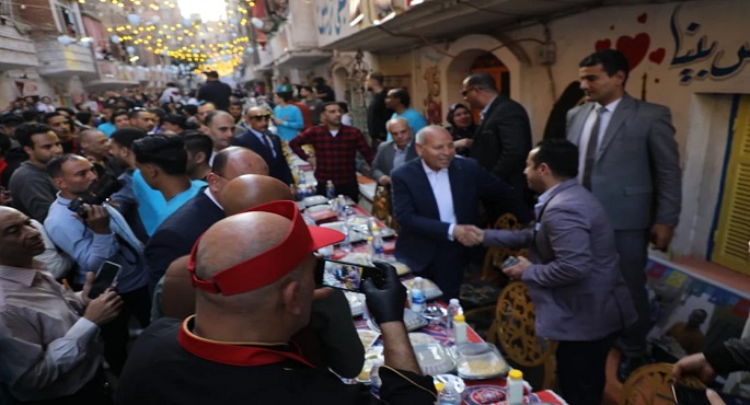بالصور.. محافظ القاهرة: إفطار المطرية يجسد روح المحبة والترابط بمصر فى رمضان
