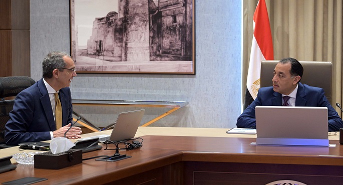 رئيس الوزراء يُتابع مع وزير الاتصالات جهود تعزيز التحول الرقمى