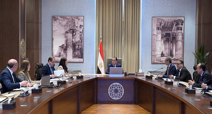 رئيس الوزراء يتابع جهود فض التشابكات المالية بين الهيئة القومية للبريد وبنك الاستثمار القومى