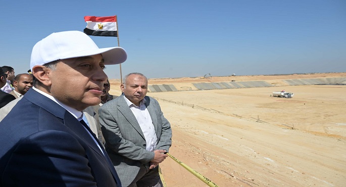 بالصور.. رئيس الوزراء يتفقد أعمال إنشاء محطة الصرف الصحى الصناعى بالعاشر من رمضان