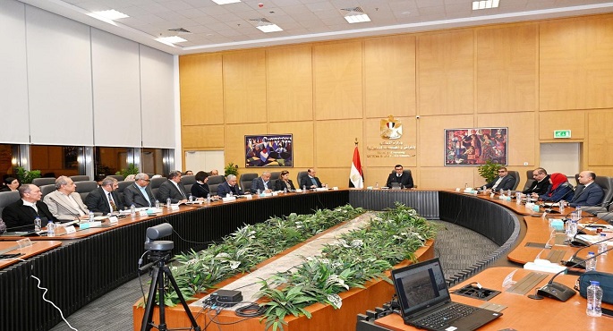 وزير الإسكان يعقد اجتماعًا مع رؤساء ونواب مجالس إدارات الشركات المنفذة لـ “حدائق تلال الفسطاط”