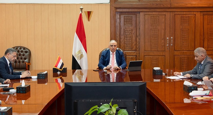 وزير الرى يناقش مقترحات الهيكل الإدارى لمشروع الدلتا الجديدة