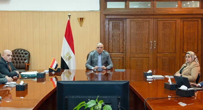 وزير الرى يتابع الموقف المائى وحالة الرى بمحافظة الفيوم