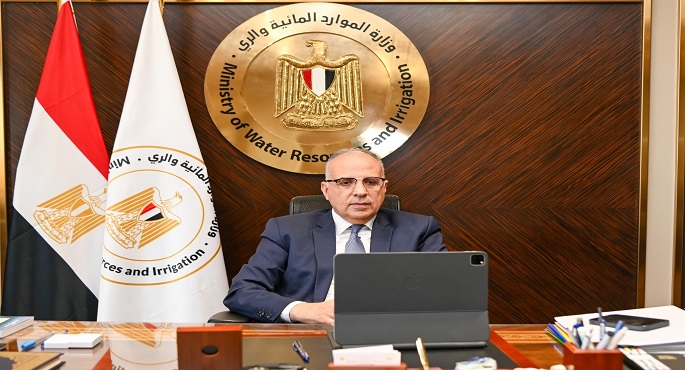 وزير الرى يشيد بالعاملين بالوزارة لتفانيهم فى خدمة المواطنين خلال إجازة عيد الفطر