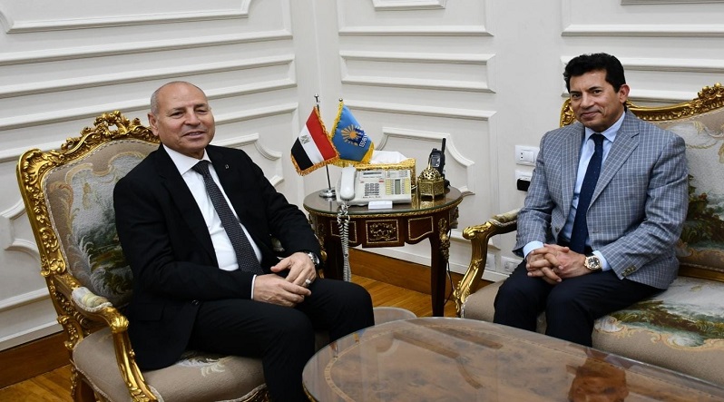 بالصور.. وزير الرياضة والشباب ومحافظ القاهرة يبحثان التعاون المشترك