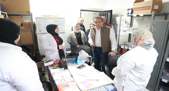 بالصور.. في زيارة مفاجئة  وزير الصحة يتفقد مركز طب الأسمرات