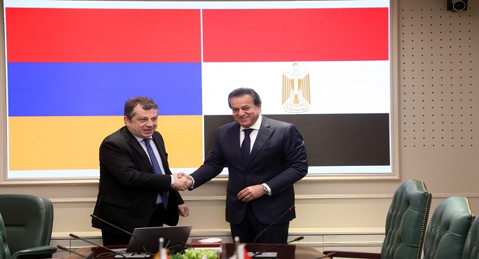 وزير الصحة يبحث مع سفير أرمينيا تعزيز التعاون الصحى وتوسيع الشراكات فى التصنيع الدوائى