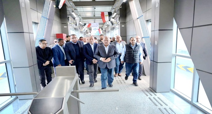 وزير الصناعة والنقل يتابع جاهزية المرحلة الأولى من مشروع الأتوبيس الترددى BRT
