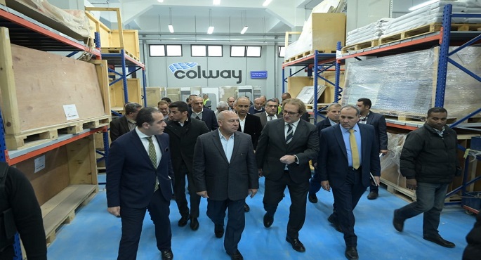 بالصور..وزير الصناعة والنقل يشهد أول إنتاج لمصنع كولواى من المكونات الداخلية لعربات النوم بقطارات السكة الحديد