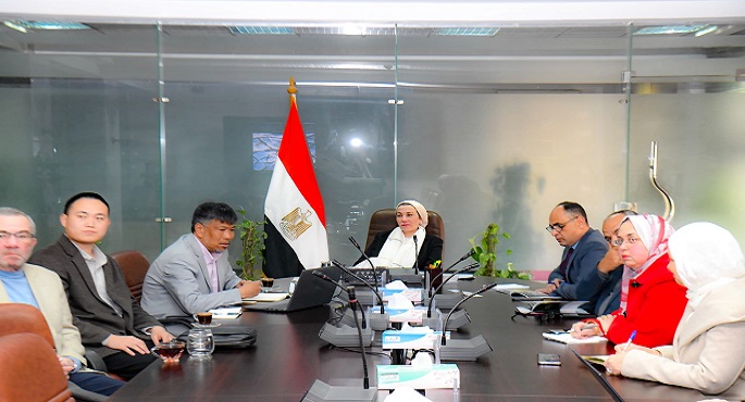 وزيرة البيئة تناقش مع احدى الشركات الصينية توطين تكنولوجيا زراعة الغابات فى مصر