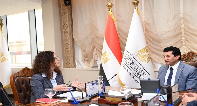 وزير الرياضة يلتقى مسؤول أممى معنى بالجريمة والمخدرات لدعم حقوق المرأة وتعزيز الوعى المجتمعى