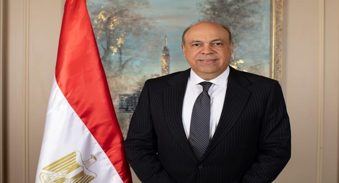 جولة تفقدية مفاجئة لوزير الطيران المدنى بمطار القاهرة الدولى للإطمئنان على إنسيابية حركة التشغيل