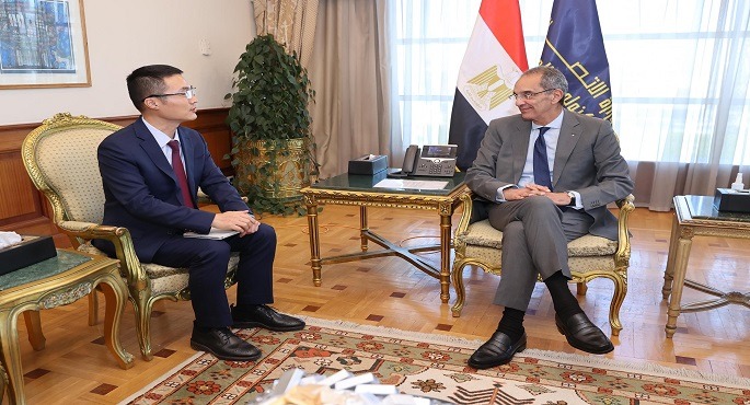 وزير الاتصالات يلتقى رئيس شركة “هواوي مصر” لتعزيز التعاون فى التحول الرقمى والذكاء الاصطناعى