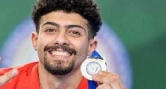 اللاعب عمر العربى يتوج بذهبية كأس العالم للجمباز الفنى على جهاز المتوازى