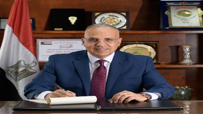 وزير الرى يتابع حالة محطات رفع المياه ومجهودات مصلحة الميكانيكا والكهرباء