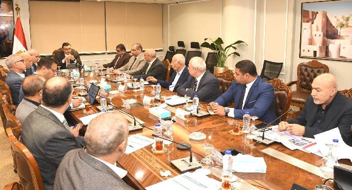 وزير الإسكان يتابع الأعمال الجارية بـ “كمبوند مزارين” بـ”العلمين الجديدة”وموقف تسليم الوحدات بالمشروع