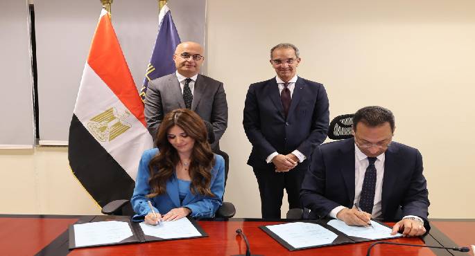 تعاون بين وزارة الاتصالات ومايكروسوفت بشأن تدريب 100 ألف شاب وموظف حكومى