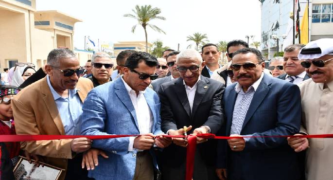 وزير الشباب ومحافظى شمال سيناء ومطروح يفتتحون معرض لمنتجات الشباب الحرفية والتراثية