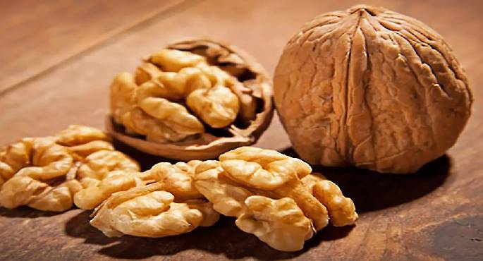 دراسة: حفنة من الجوز يوميا تحمى من سرطان القولون