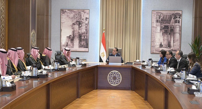 بالصور.. رئيس الوزراء يبحث مع الأمين العام السعودي للمجلس التنسيقى الأعلى فرص التعاون المشترك