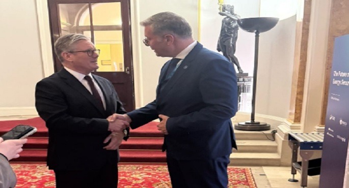 وزير البترول يبحث مع رئيس وزراء بريطانيا التعاون في مجال الطاقة