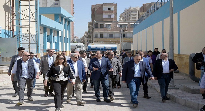 بالصور.. رئيس الوزراء يتفقد محطة مياه المرشحة التشيكى بحى شرق واصطفاف المعدات ومشروع ترميم أول عملية مياه بأسيوط