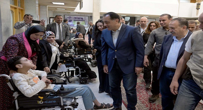 بالصور.. فى ختام زيارته لأسيوط.. مدبولى يسلم 22 من ذوى الهمم كراسى متحركة كهربائية ويؤكد أن “الدولة توجه اهتماما خاصا بأبنائنا من ذوى الهمم”