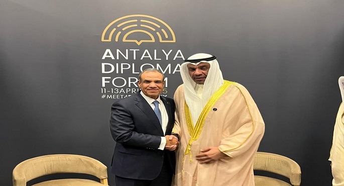 وزير الخارجية يبحث مع نظيره الكويتى مستجدات الأوضاع فى قطاع غزة على هامش منتدى أنطاليا