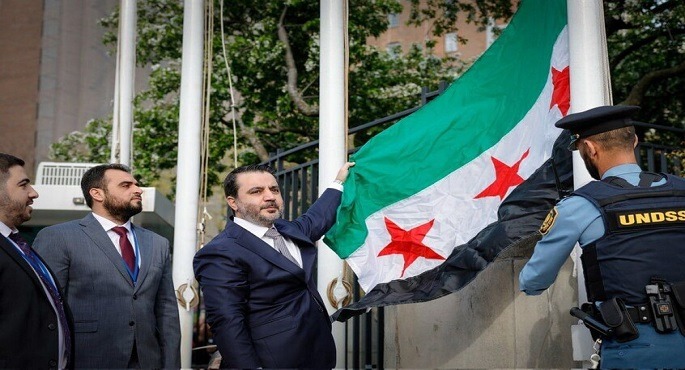 رفع علم سوريا الجديد بمقر الأمم المتحدة فى نيويورك