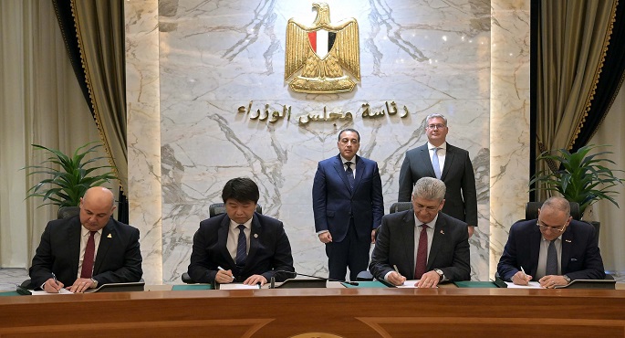 بالصور.. رئيس الوزراء يشهد توقيع حزمة من العقود الخاصة بتنفيذ مشروع مجمع البحر الأحمر للبتروكيماويات بالعين السخنة