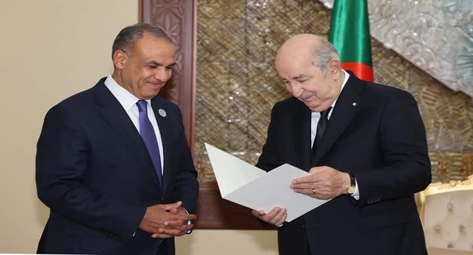 بالصور.. وزير الخارجية يسلم رسالة خطية من الرئيس السيسى إلى نظيره الجزائرى