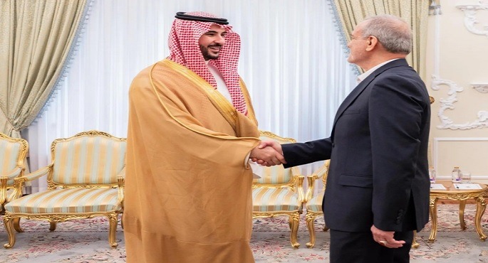وزير الدفاع السعودى يبحث مع الرئيس الإيرانى فى طهران تعزيز العلاقات