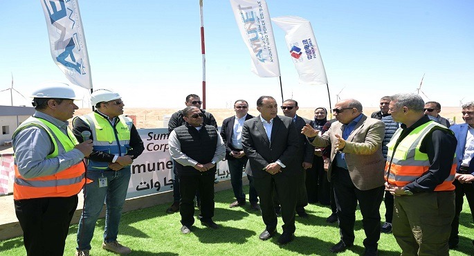 بالصور.. رئيس الوزراء يتفقد محطة “أمونت” لطاقة الرياح برأس غارب باستثمارات 700 مليون دولار