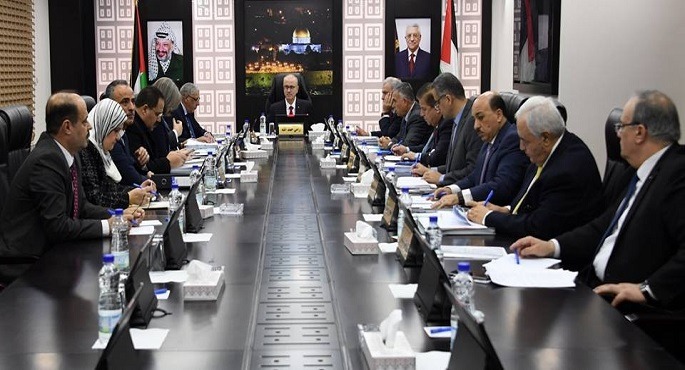 الحكومة الفلسطينية: ننظر بخطورة بالغة لقرار الاحتلال منع وزير شئون القدس من دخول الضفة