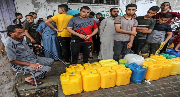 إسرائيل تقطع الماء عن أكثر من 2.4 مليون فلسطينى فى غزة