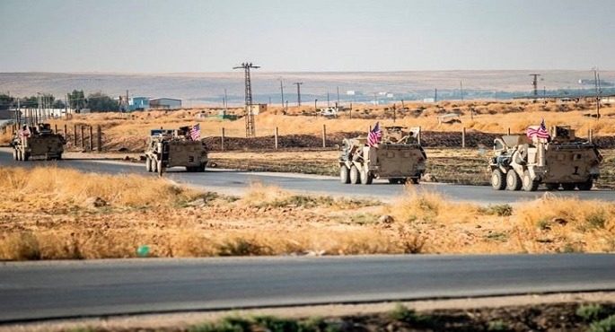 مئات الشاحنات والآليات العسكرية الأمريكية تغادر قواعدها من سوريا باتجاه العراق