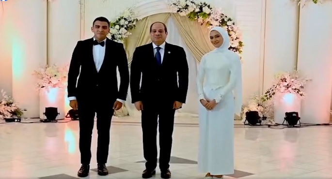 بالفيديو.. الرئيس السيسى يحضر عقد قران كريمة الشهيد عميد شرطة مالك مهران