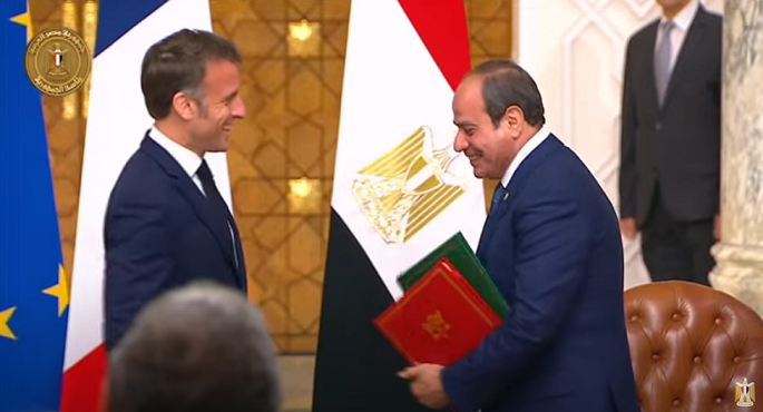 بالفيديو.. السيسى وماكرون يوقعان الإعلان المشترك لترفيع العلاقات إلى مستوى الشراكة الاستراتيجية